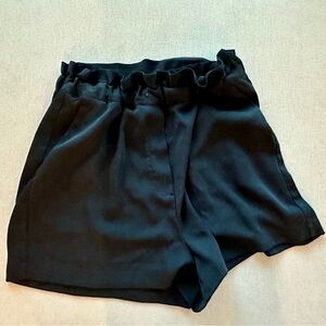 Aritzia Babaton paperbag shorts